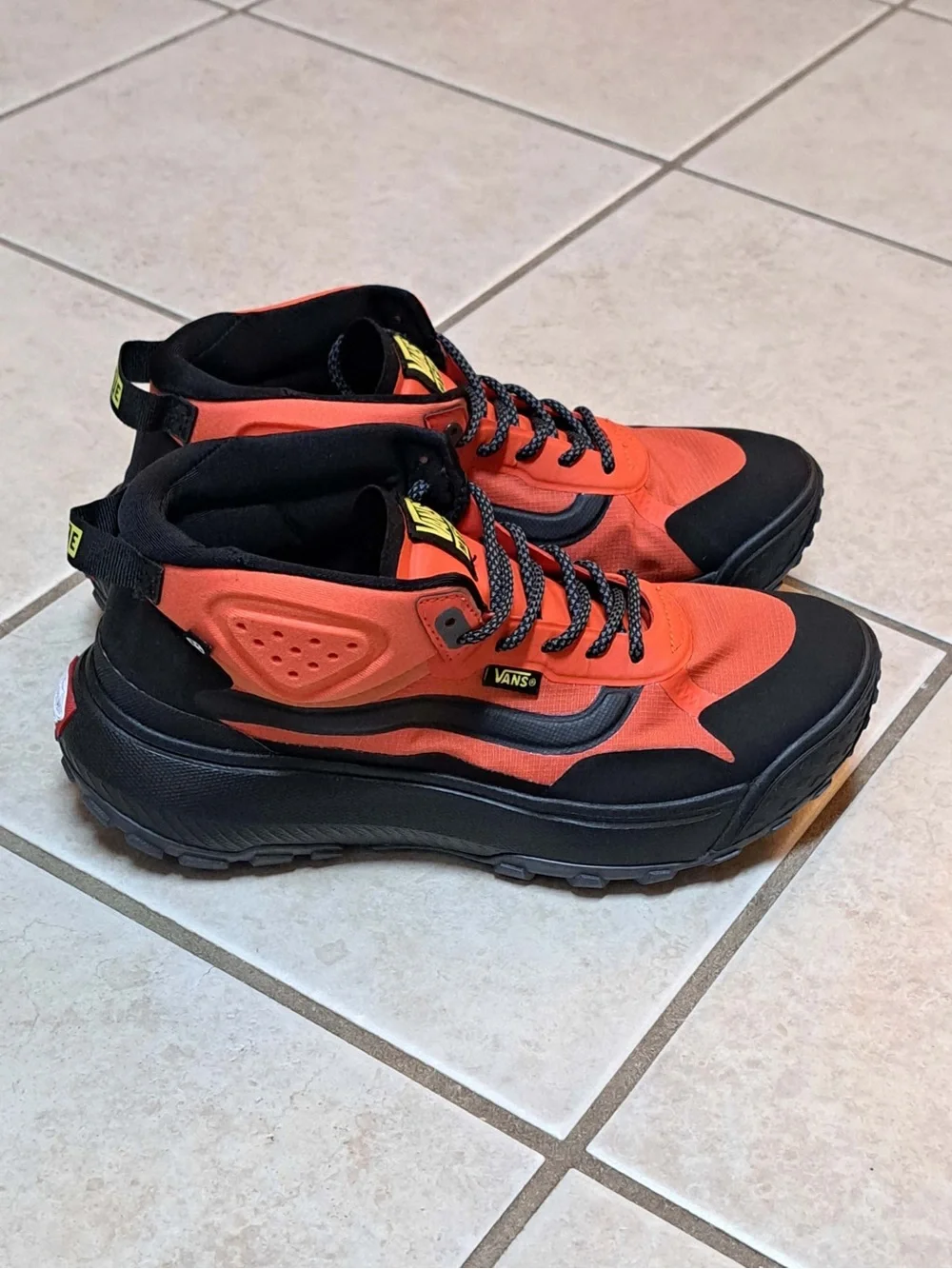 Vans MTE Crosspath Mid All-Weather Terrain Shoes - Men's sz 8 / Wmns sz 9.5
